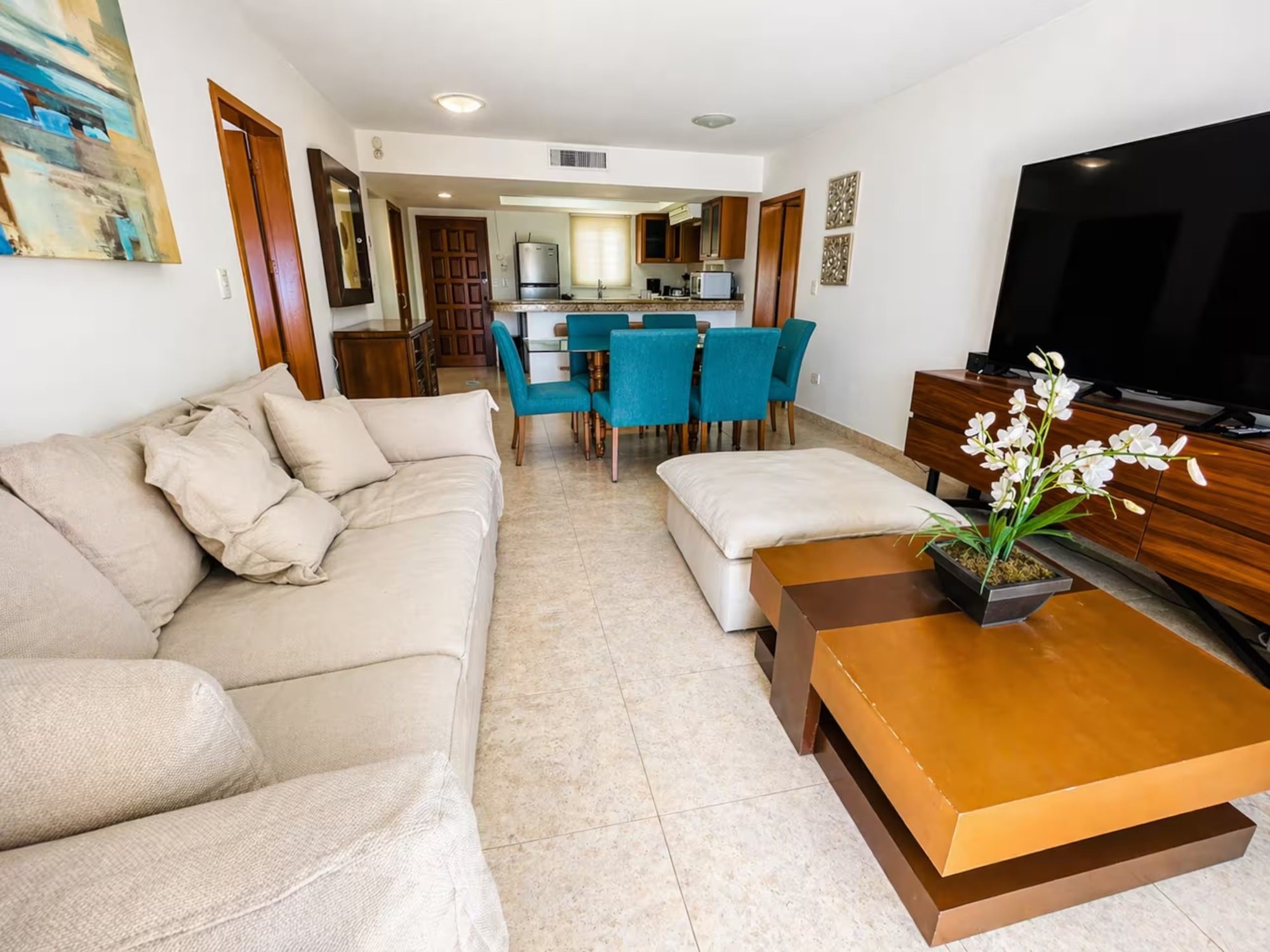 Sala y comedor de una de las propiedades MEXBNB